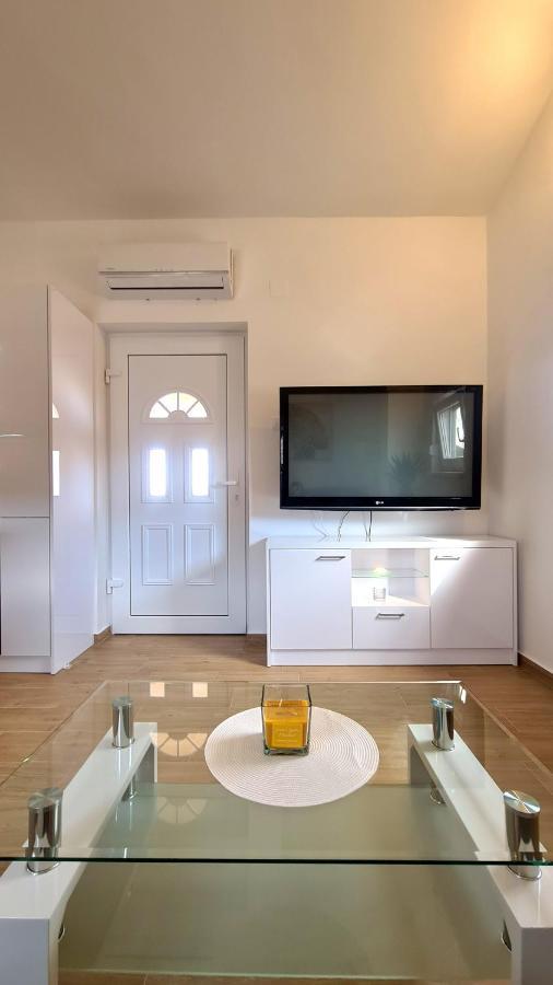 Family Oasis Apartment Zukve Vrsi Exteriör bild