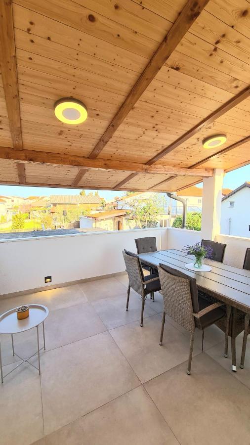 Family Oasis Apartment Zukve Vrsi Exteriör bild