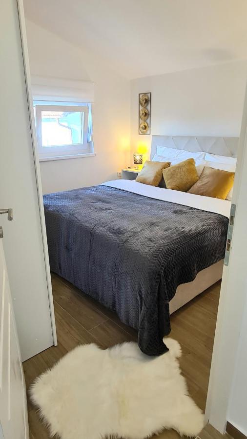 Family Oasis Apartment Zukve Vrsi Exteriör bild